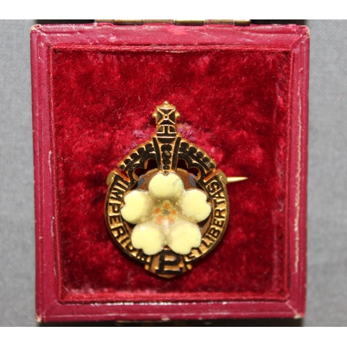 75 - Primrose League Honorary Knight Of The League Enamelled Yellow Metal Pin Badge Boxed