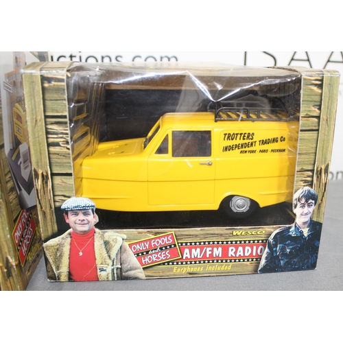 585 - Boxed Only Fools And Horses Collectable AM/FM Radio With Earphones/ Only Fools And Horses Boxed Coll... 