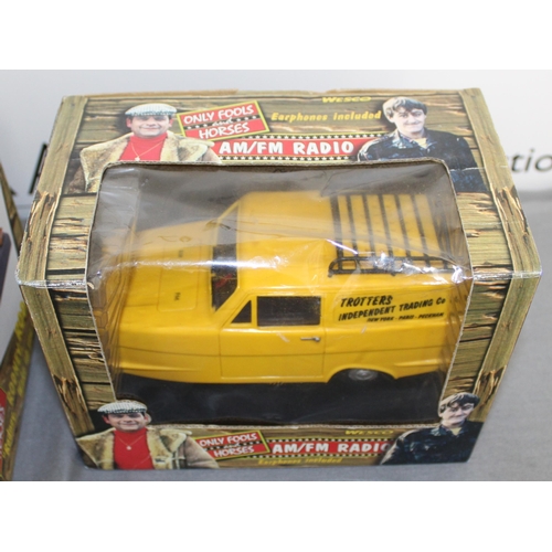 585 - Boxed Only Fools And Horses Collectable AM/FM Radio With Earphones/ Only Fools And Horses Boxed Coll... 