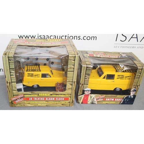 585 - Boxed Only Fools And Horses Collectable AM/FM Radio With Earphones/ Only Fools And Horses Boxed Coll... 