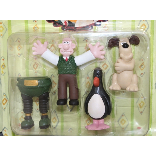 590 - 4 Original Package Collectable Wallace And Gromit Characters