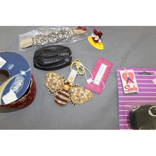 82 - Mixed Items Including Sindy Riding Equipment In Original Packaging
All Proceeds Go To Charity