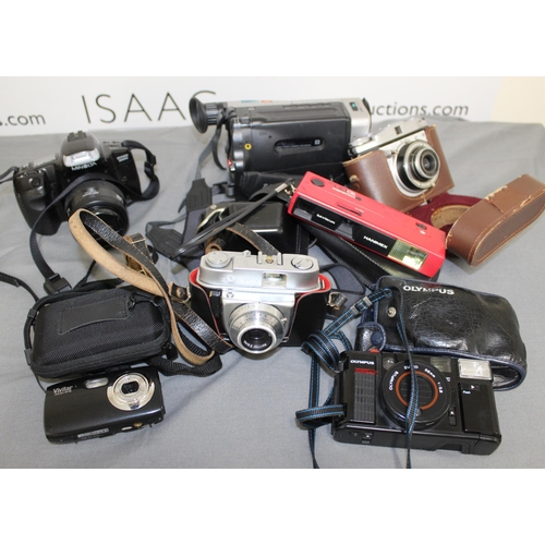 35 - A Selection Of Cameras (UNTESTED)
All Proceeds Go To Charity