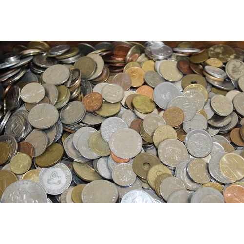 260 - 10kg Worldwide Coinage Box Not Included