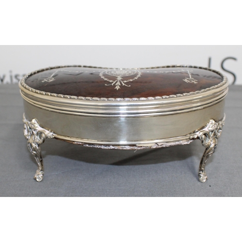 407 - Antique Silver Hallmarked Kidney Shaped Jewellery Box
18cm Length
Crack in Lid As Shown In Picture