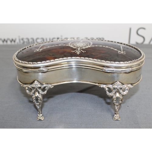 407 - Antique Silver Hallmarked Kidney Shaped Jewellery Box
18cm Length
Crack in Lid As Shown In Picture