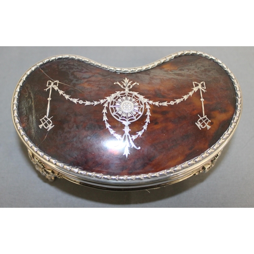 407 - Antique Silver Hallmarked Kidney Shaped Jewellery Box
18cm Length
Crack in Lid As Shown In Picture