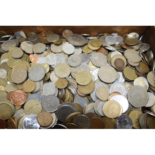 261 - 10kg Worldwide Coinage Box Not Included