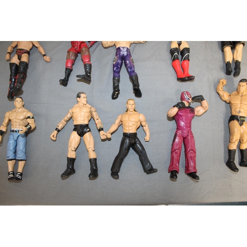 598 - 14 x Vintage WWE Figurines