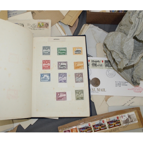 171 - A Large Collection Of Worldwide Stamps