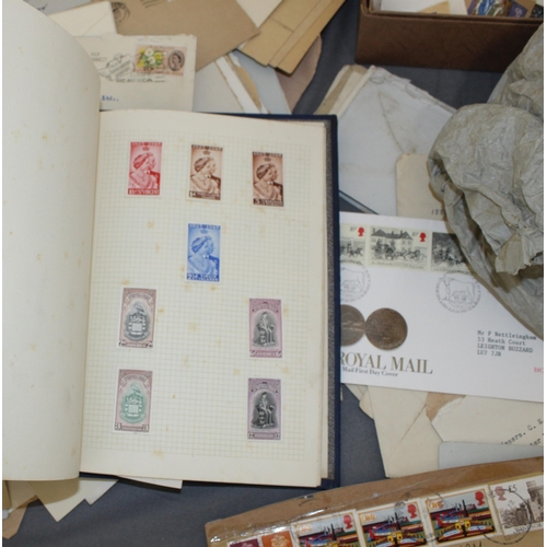 171 - A Large Collection Of Worldwide Stamps