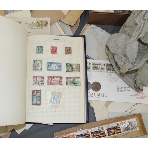 171 - A Large Collection Of Worldwide Stamps