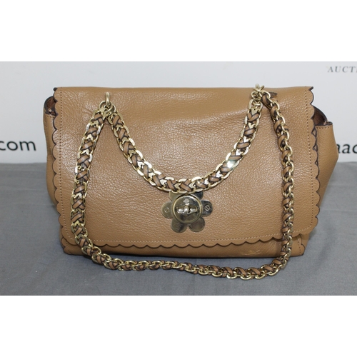 133 - Mulberry Cecily Flower Bag In Biscuit Used Condition
But Clean
All Proceeds Go To Charity