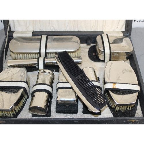 30 - Men's Vanity Set 1944 In Case From India Ceylon