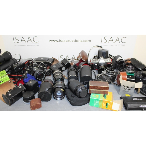 178 - Quantity Of Cameras, Lenses & Accessories All Untested