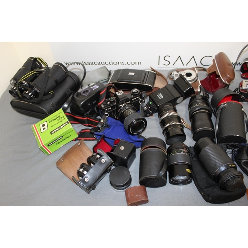 178 - Quantity Of Cameras, Lenses & Accessories All Untested