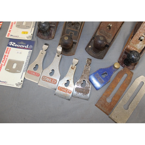 173 - Collection Of Planes & Accessories