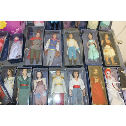 471 - Full Set Of 49 Of De Agostini Porcelain Collectable Disney Princess Characters Boxed
With Magazines