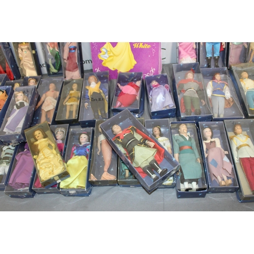 471 - Full Set Of 49 Of De Agostini Porcelain Collectable Disney Princess Characters Boxed
With Magazines