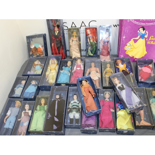 471 - Full Set Of 49 Of De Agostini Porcelain Collectable Disney Princess Characters Boxed
With Magazines