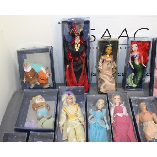 471 - Full Set Of 49 Of De Agostini Porcelain Collectable Disney Princess Characters Boxed
With Magazines