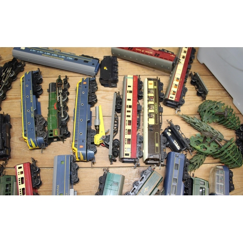 472 - Large OO Gauge Model Train Collection with Accessories . 8 Engines plus Carriages and others. Buildi... 