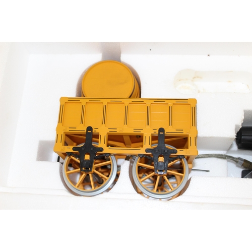 481 - A Hornby 3 1/2 Inch Gauge Model Stephenson's Rocket G104 Coach As New Boxed
With Original Receipt 19... 