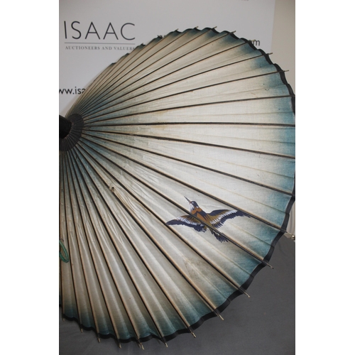 139 - Stunning Oriental Sunshade - 95cm Tall 

Small hole in shade as shown, otherwise excellent condition... 