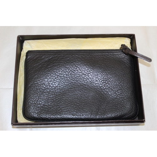 137 - Originally Boxed Mulberry Small Leather Pouch Used Condition
All Proceeds Go To Charity