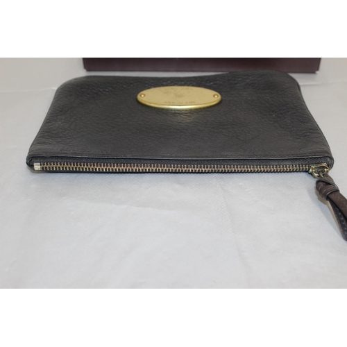 137 - Originally Boxed Mulberry Small Leather Pouch Used Condition
All Proceeds Go To Charity