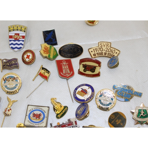 65 - A Quantity Of Collectable Badges