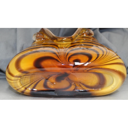 18 - Glass Handbag Vase
Height-27cm
Collection Only