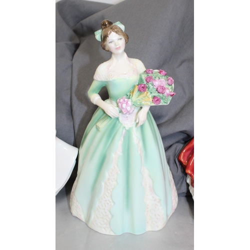 102 - Four Royal Doulton Figurines Inc-
CLARE
Autumn Breezes
Happy Birthday
Sunday Best
Tallest-21cm
COLLE... 