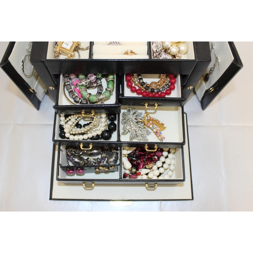 368 - A Carry Case Jewellery Box Containing Jewellery Items