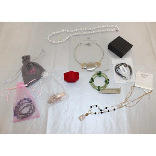 371 - A Quantity Of Boxed Bagged Tagged jewellery Items
All Proceeds Go To Charity