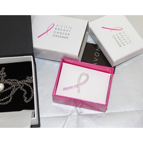 372 - A Selection Of Boxed jewellery Items
All Proceeds Go To Charity