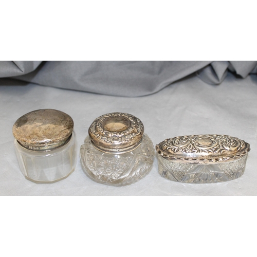 422 - 3 x Silver Topped Hallmarked Items
Tallest 5cm