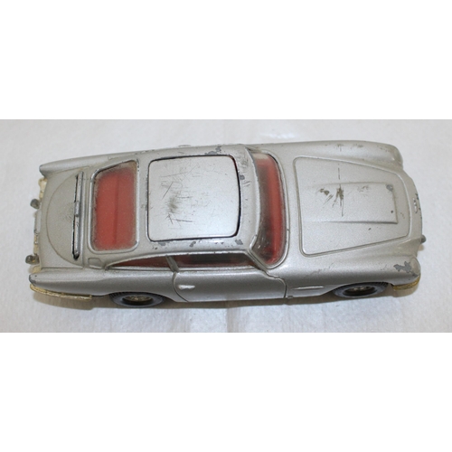 648 - Corgi 007 Aston Martin DB5 Car With Figurines Inside With Moveable Roof And Headlights And Back Plat... 