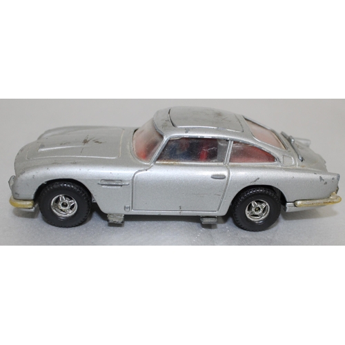 648 - Corgi 007 Aston Martin DB5 Car With Figurines Inside With Moveable Roof And Headlights And Back Plat... 