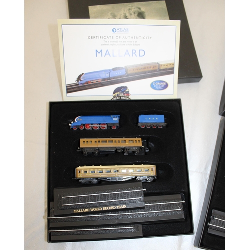 654 - 2 x Boxed Editions Atlas Collections Mini Trains 1/220 Flying Scotsman and The Mallard