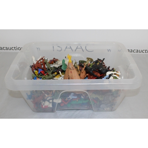 661 - A Quantity of Collectable Figurines/Animals ETC
Box Not Included