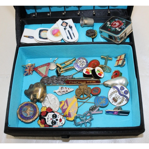 111 - Mixed Collectable Items In A Box Inc- Badges/Thimble/Cufflinks/Hair Pin Etc
All Proceeds Go To Chari... 