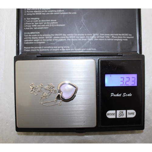 525 - Stamped 375 Locket & Necklace In A Box
Weight-3.23g
All Proceeds Go To Charity