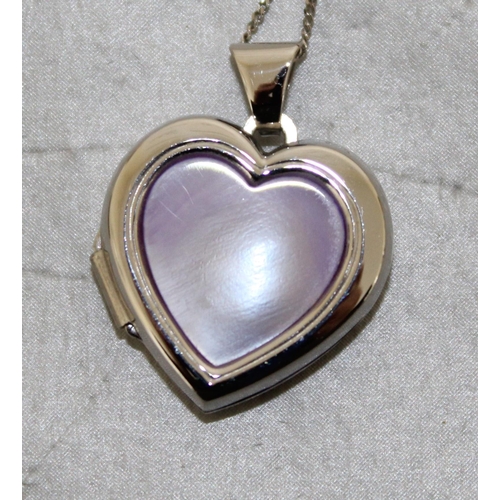 525 - Stamped 375 Locket & Necklace In A Box
Weight-3.23g
All Proceeds Go To Charity