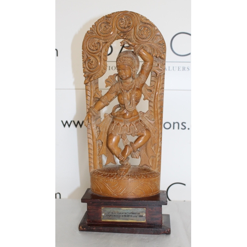 83 - Vintage Handcrafted Wooden Sculpture On Plinth Unilever Systems Conference Bangalore-21st & 22nd Jul... 