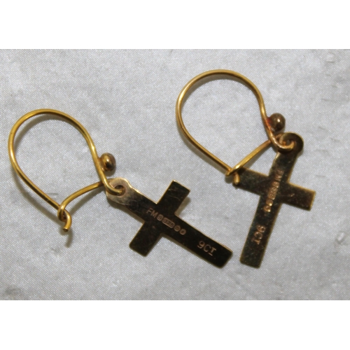 526 - Stamped 375 9ct Gold Cross Earrings In A Box
Weight-0.79g
All Proceeds Go To Charity