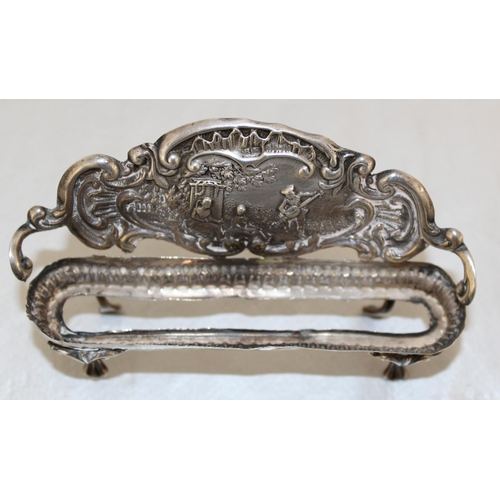 453 - Silver Hallmarked Bench
Length 9.5 cm