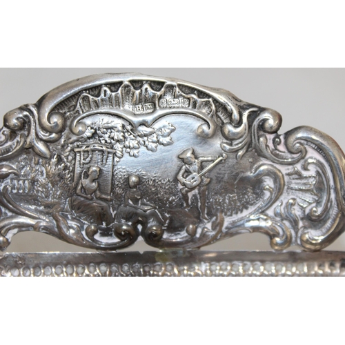 453 - Silver Hallmarked Bench
Length 9.5 cm