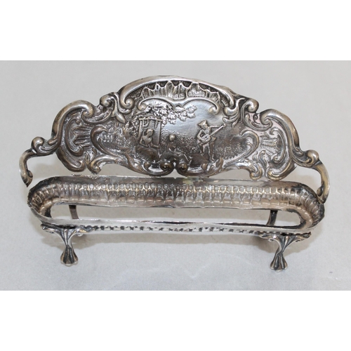 453 - Silver Hallmarked Bench
Length 9.5 cm