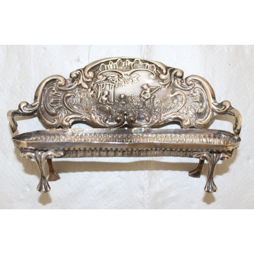 453 - Silver Hallmarked Bench
Length 9.5 cm